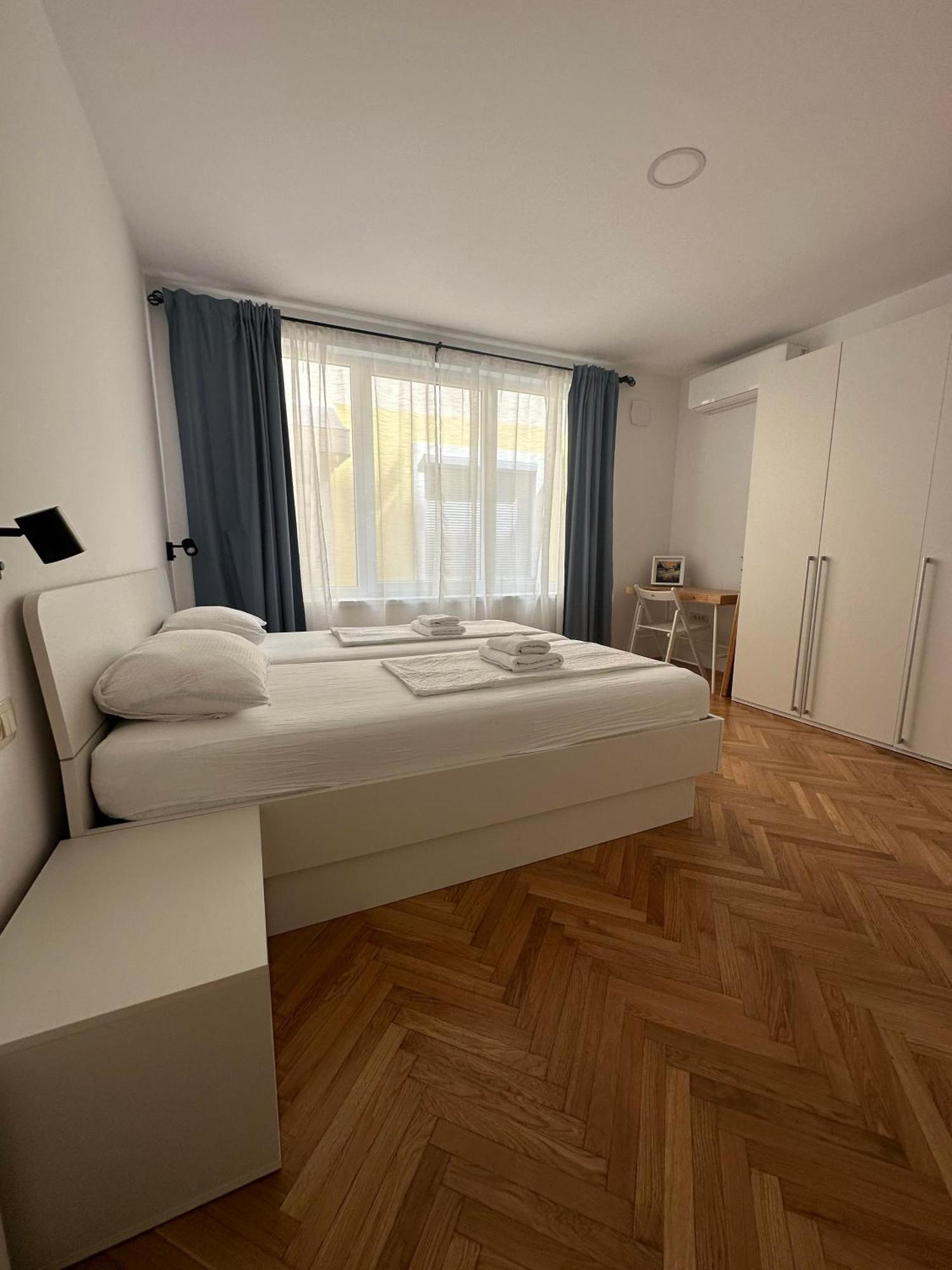 Apartments Tito & Robin Koper Buitenkant foto